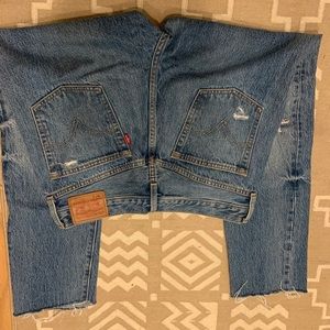 Levi’s crop distressed straight leg jeans W29 L27